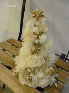 白のクリスマスツリー☆